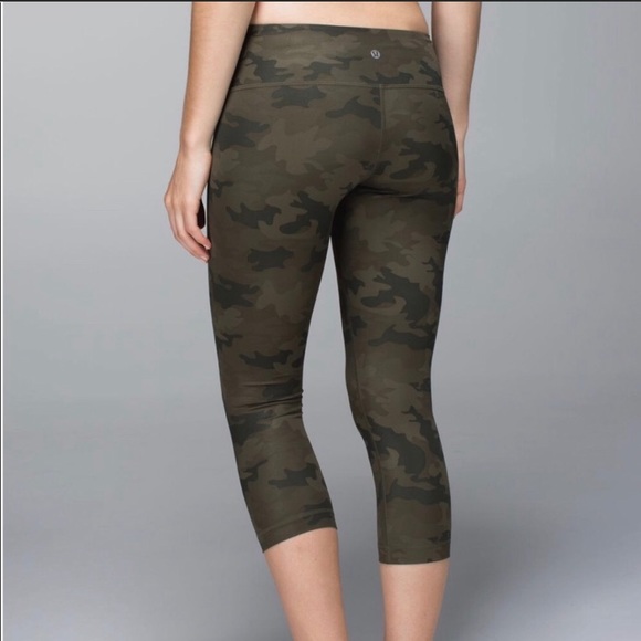 lululemon athletica Pants - Lululemon Sz 10 Wunder Under Crops